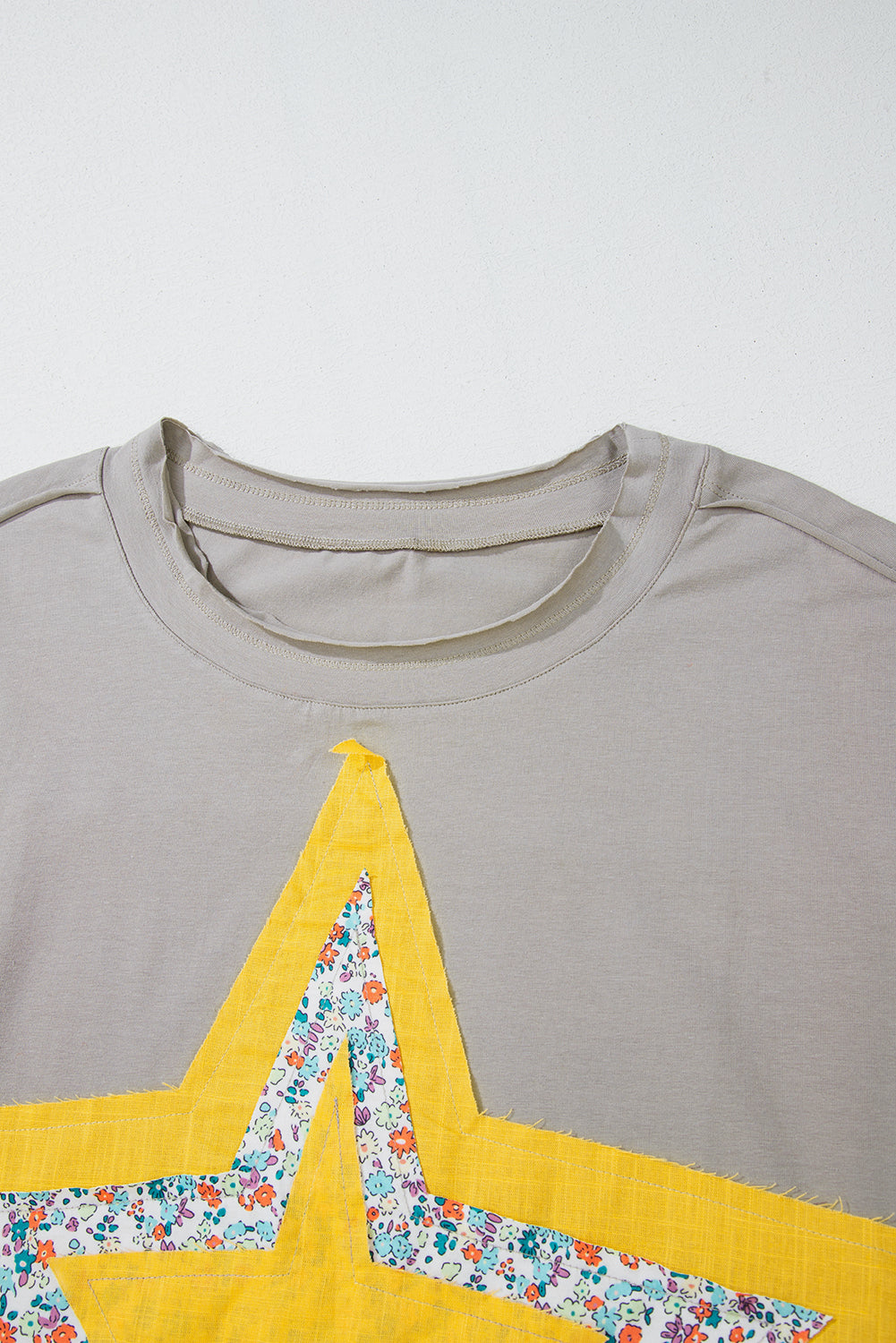 Medium Grey Floral Star Patched 3/4 Sleeve Plus Size Top